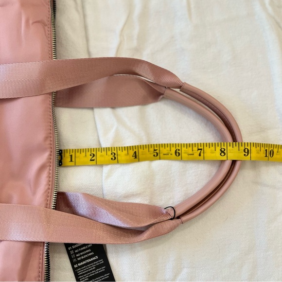 Pink soft padded nylon overnight laptop tote w/ double handle & adjustable strap - Picture 14 of 14